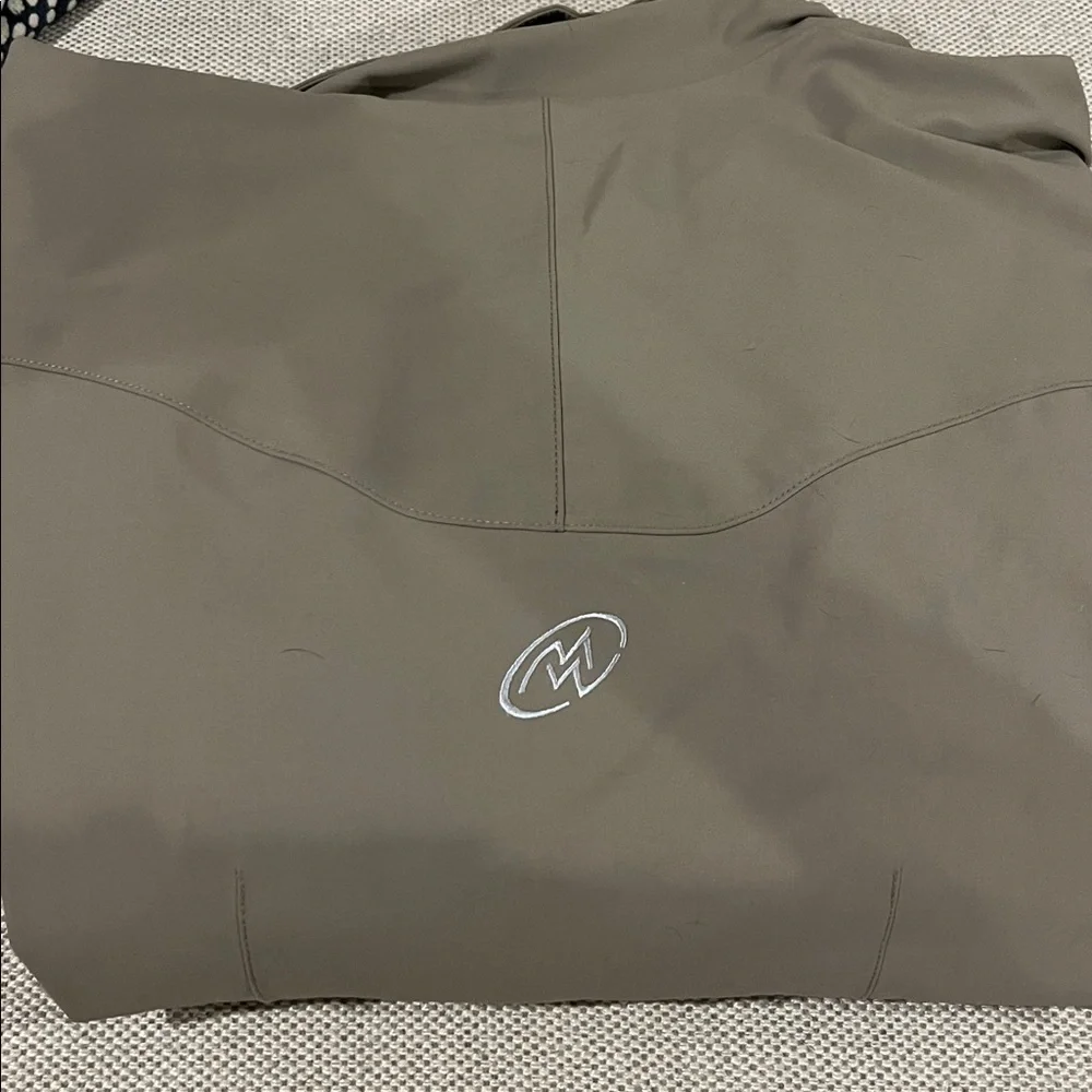 Women’s Cloudveil Sort Shell Ski Jacket. Size medium. Worn once, like new. - Picture 6 of 6